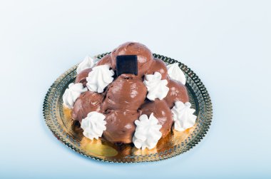 İtalyan pasta: çikolatalı profiterol 
