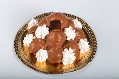 İtalyan pasta: çikolatalı profiterol 