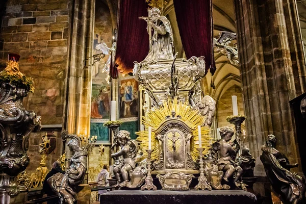 Saint vitus katedralen altaret — Stockfoto