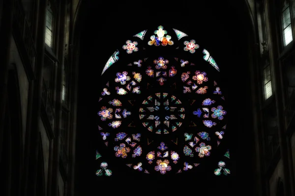 Décalque rosette de la cathédrale Saint-Vitus à Prague — Photo