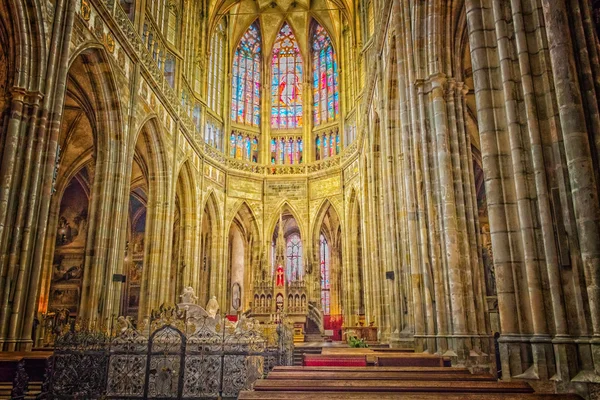 Saint vitus wnętrza katedry — Zdjęcie stockowe