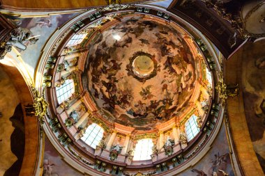 İç St.Nicholas Kilisesi Prag'da sanatı