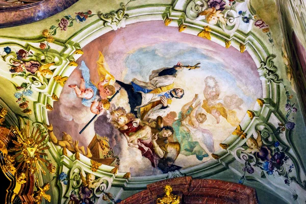 Arte degli interni della Chiesa di San Nicola a Praga — Foto Stock