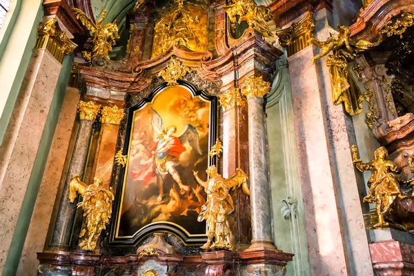 Art des intérieurs de l'église Saint-Nicolas à Prague — Photo