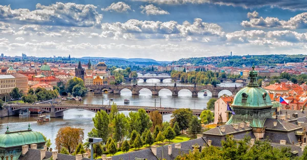 Pont et toits de Prague — Photo