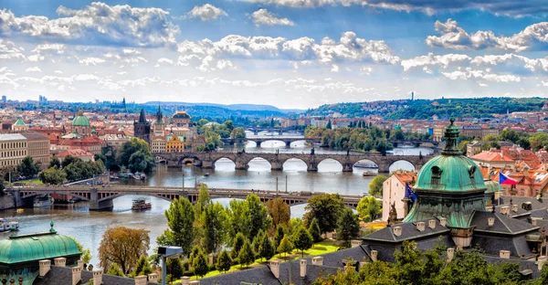 Pont et toits de Prague — Photo