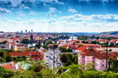 Köprü ve çatıları Prag