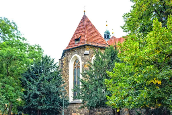 Praag: kerk en het platform details — Stockfoto