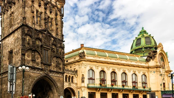 Casa Municipal de Praga y Torre de Poder — Foto de Stock