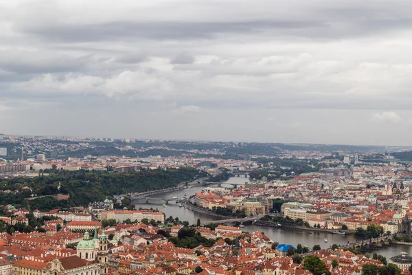 Rote Dächer von Prag — Stockfoto