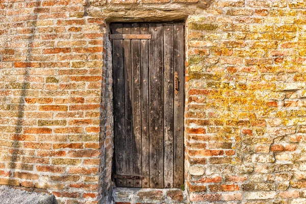 Porta nella Fortezza medievale — Foto Stock