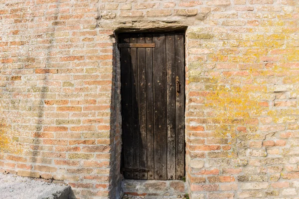 Porta nella Fortezza medievale — Foto Stock