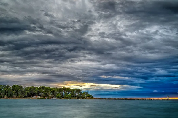 Deniz feneri günbatımı — Stok fotoğraf