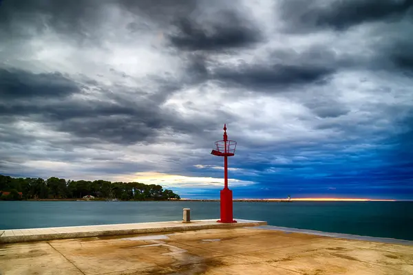 Sonnenuntergang auf Pier und Aussichtspunkt — Stockfoto