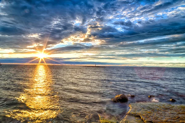 Puesta de sol en el mirador rojo del faro —  Fotos de Stock