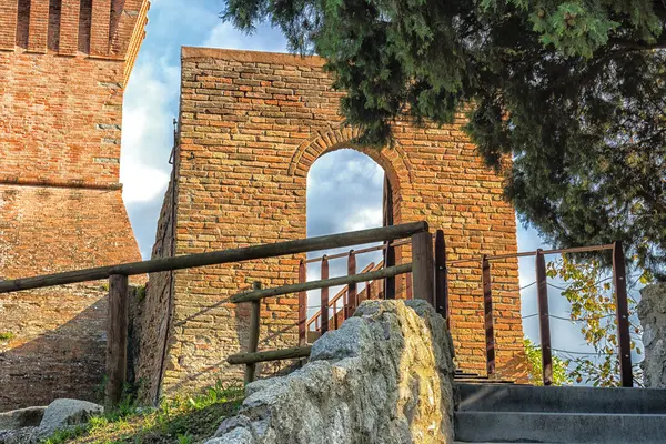 Fortaleza medieval veneciana en Brisighella — Foto de Stock