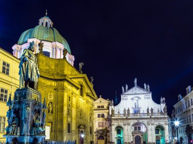 Prag 'daki Charles Köprüsü