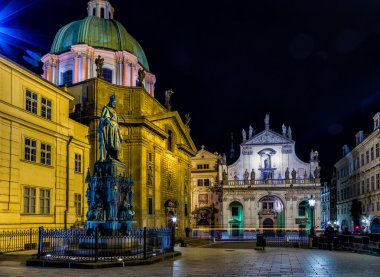 Prag 'daki Charles Köprüsü