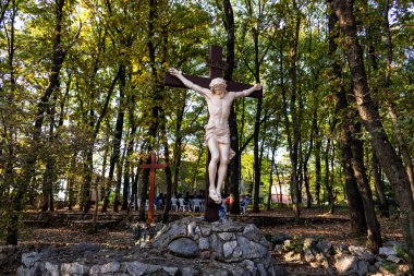 Hayalet tepe üzerinde çapraz 