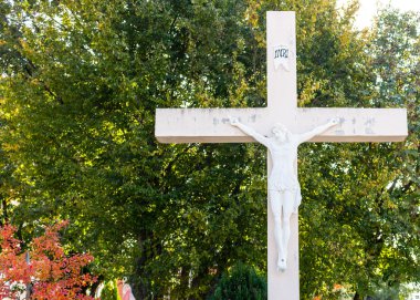 Beyaz Cross hayalet dağda Dalmatia adlı