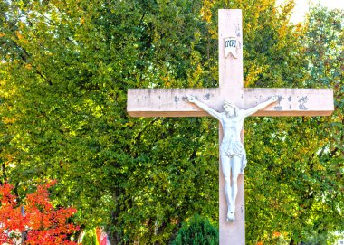 Beyaz Cross hayalet dağda Dalmatia adlı