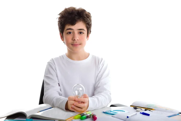 Ödev yaparken bir ampul beyaz çocuk tutar — Stok fotoğraf