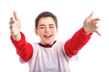 Bir kucaklama sunan beyaz çocuk