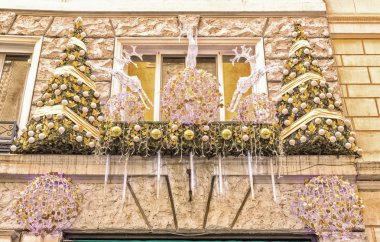 Noel ışıkları Roma bir pencerede süslemeleri