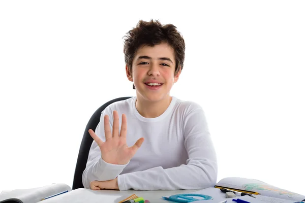 Adolescente chico en la tarea en blanco libro sonriendo y mostrando número 5 — Foto de Stock