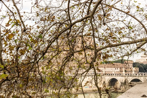 Edifícios históricos e detalhes da arquitetura em Roma, Itália — Fotografia de Stock