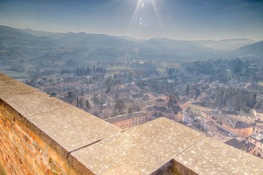 korkuluk sis İtalyan ülke Köyü kiremit çatılarda   