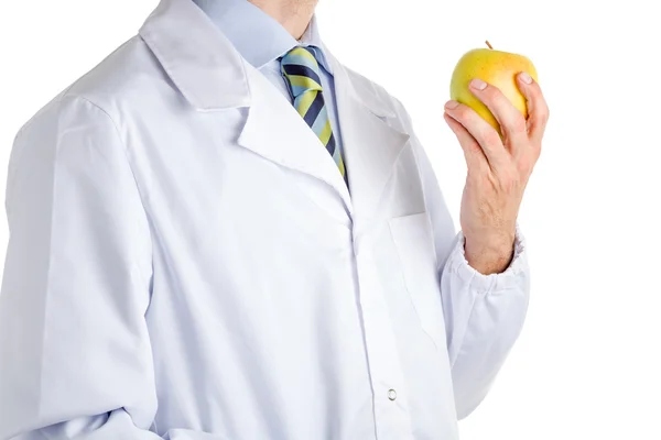 Άντρας σε ιατρική λευκό παλτό δείχνει κίτρινη μήλο — Φωτογραφία Αρχείου