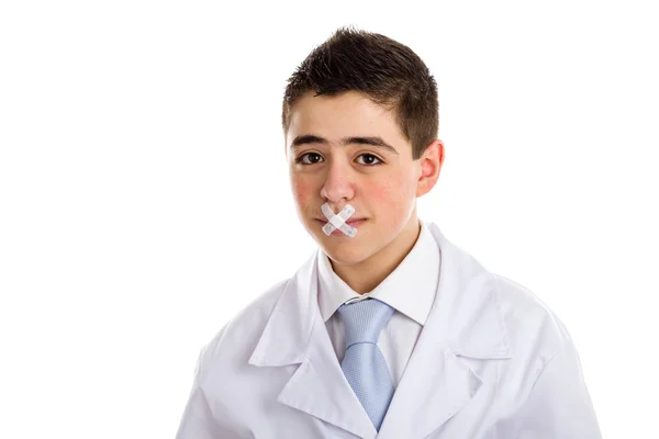 Band aids fecha a boca de um menino médico — Fotografia de Stock