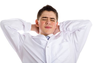 Çocuk doktor sırtını germe