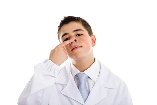 Gyerek öltözött, mint egy orvos megható az orrát — Stock Fotó