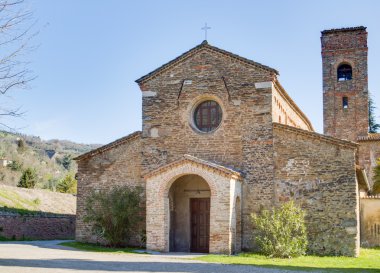 Romanesk kilise andıran dindarlık