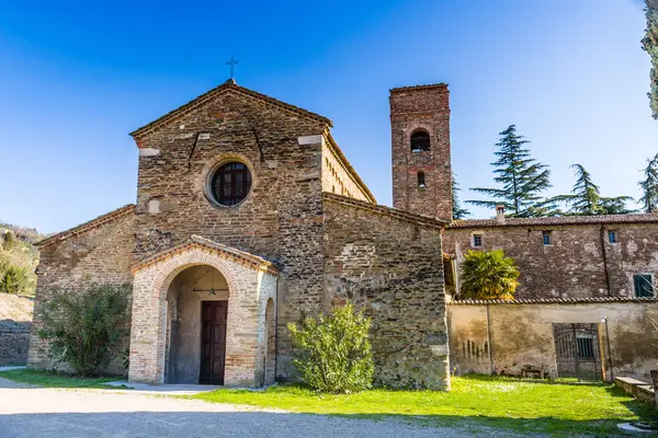 イタリア ロマネスク様式の教会の刺激的な宗教性 — ストック写真