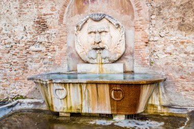 Maskeyi Roma Çeşmesi