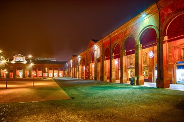 loggias tarafından çevrili kare