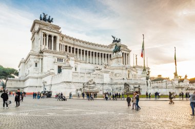 Beyaz görkemli anıt