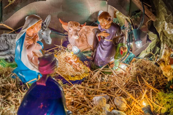Statyer i en julen julkrubba — Stockfoto