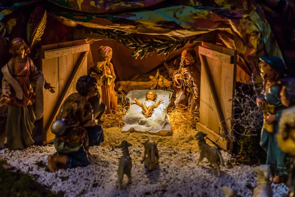 Αγάλματα σε μια σκηνή Nativity Χριστουγέννων — Φωτογραφία Αρχείου