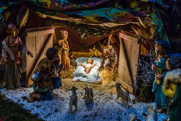 在圣诞耶稣降生的场景中的雕像 — 图库照片