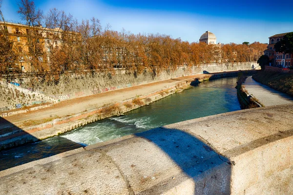 Uitzicht op de rivier de Tiber — Stockfoto