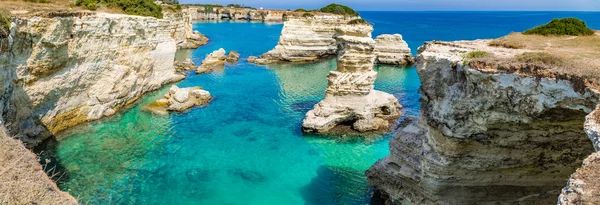 Stapels op de kust van Salento in Italië Stockafbeelding