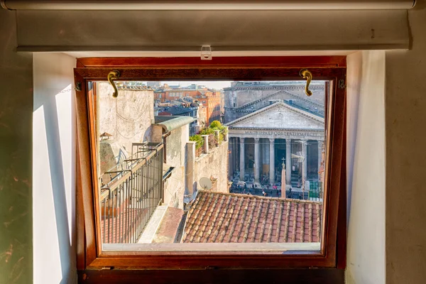 Stadsbilden i Rom i ett fönster — Stockfoto