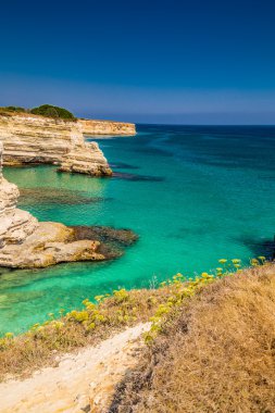 İtalya: Salento sahil üzerinde yığınlar