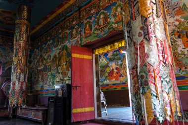 Pelling, Hindistan - Ekim 2020: Pelling, Hindistan 'daki Budist Sanghak Choeling Manastırı' nın Ayrıntıları.