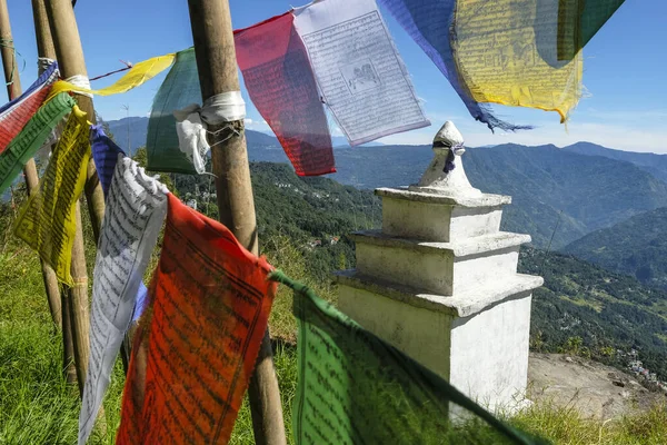 Pelling Indie Październik 2020 Flagi Modlitewne Buddyjskim Klasztorze Sanghak Choeling — Zdjęcie stockowe