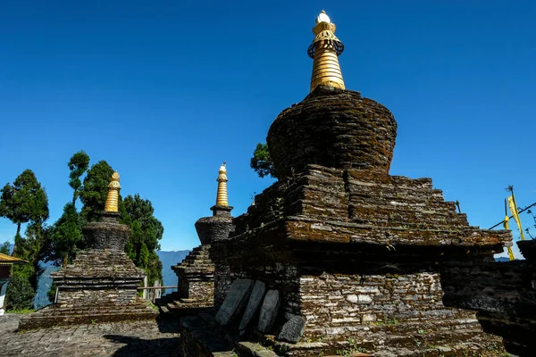 Pelling, Hindistan - Ekim 2020: Pelling 'deki Budist Sanghak Choeling Manastırı Stupas 31 Ekim 2020, Sikkim, Hindistan.